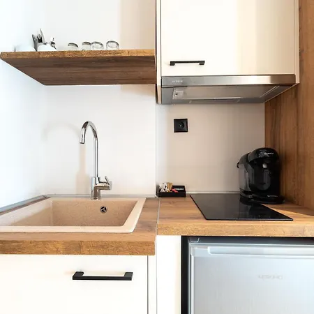 Ξενοδοχείο με διαμερίσματα Mpikas Holidays